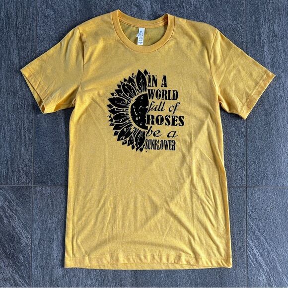 NWOT In a World Full of Roses Be A Sunflower Graphic Short Sleeve Crewneck Tee S - Picture 14 of 14